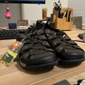 Brand new sandals size 9 men’s